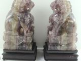 paire de statuettes « foo foo foo » en jade rose sur des socles noirs