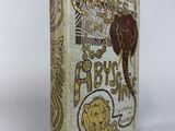 un vieux livre sur lequel figurent un éléphant et un lion