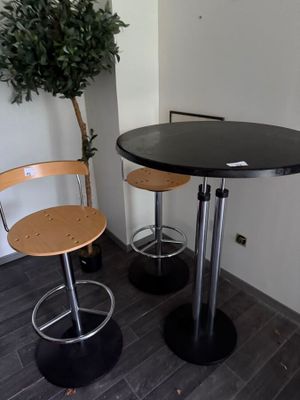 Mange debout et 2 sièges haut - Photo 1