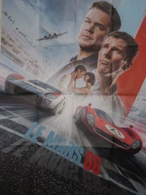 On voit l'affiche du film « Le Mans de jouée ».