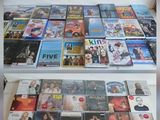 beaucoup de DVD sur les rayons du magasin