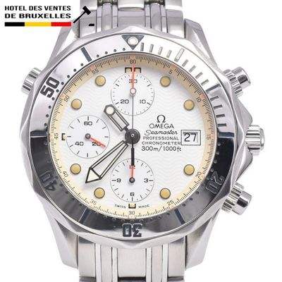 une image d'une montre en gros plan sur fond blanc