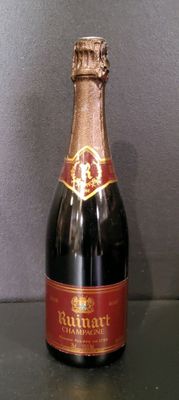 Bouteille de champagne rosé brut Ruinart, dans son étui de p… - Photo 1