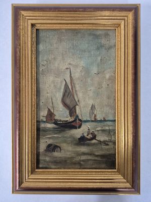 une peinture à l'huile représentant un voilier sur l'eau, avec d'autres bateaux en arrière-plan