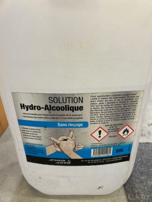 1 distributeur de gel hydro-alcoolique Joint 1 bidon entamé …