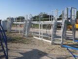 une échelle fixée sur le côté d'une rampe
