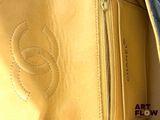 a close up of a purse with a zipper on it