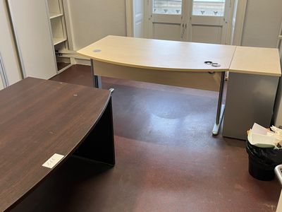 Bureau plat avec caisson en bout imitation bois clair, Long.