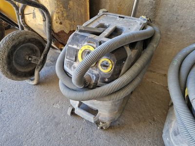l'image d'une machine à laquelle est attaché un tuyau