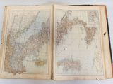 un livre ouvert sur lequel figure une carte de l'Europe