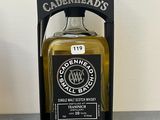 une photo d'une bouteille de whisky single malt Caddenhead's dans un coffret noir