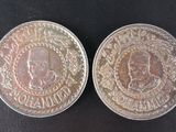 deux pièces d'argent portant l'image d'un homme et d'une femme