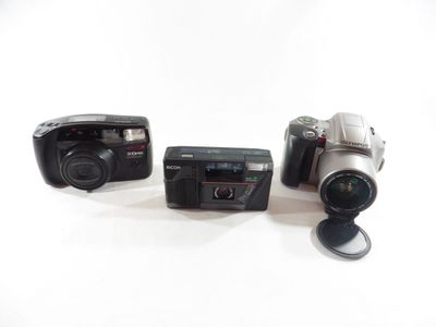 Ensemble de trois appareils photo compacts argentiques, sans…