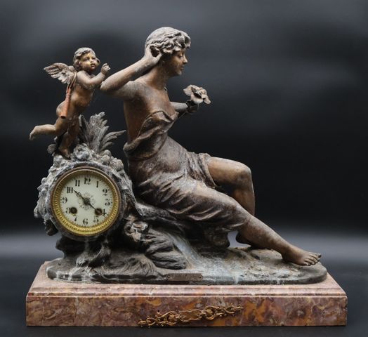 Louis GUILLEMIN (d’après). Pendule de cheminée en régule à décor ...