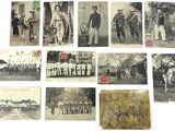 plusieurs vieilles photographies en noir et blanc représentant des hommes et des femmes en uniforme