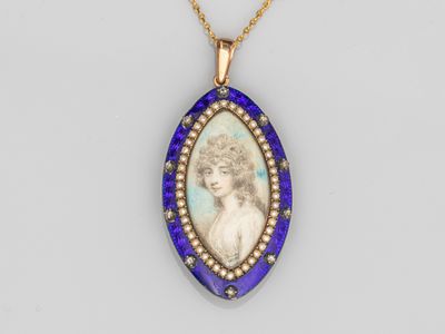 un pendentif en or, émail et diamants représentant le portrait d'une femme