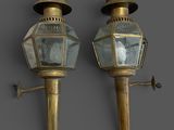 paire d'appliques murales anciennes en laiton avec des panneaux en verre