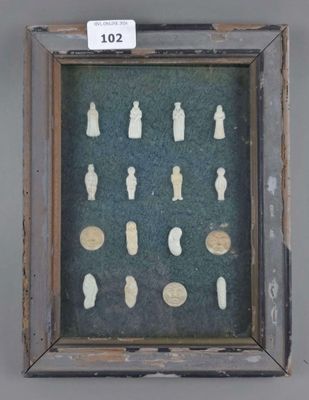 une image représentant une photo représentant une photo d'un ensemble de pièces d'échecs