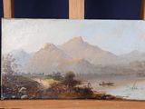 une peinture à l'huile représentant un paysage de montagne avec un bateau sur l'eau