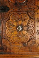 AFGHANISTAN. Exceptionnelle armoire en pin ou cèdre patiné o… (photo 6)