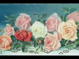 un tableau représentant un bouquet de roses posé sur une table