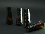 trois types de vases différents posés sur une table