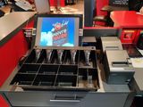 une photo d'une caisse enregistreuse dans un magasin