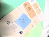 un gros plan d'un morceau de papier avec des timbres dessus