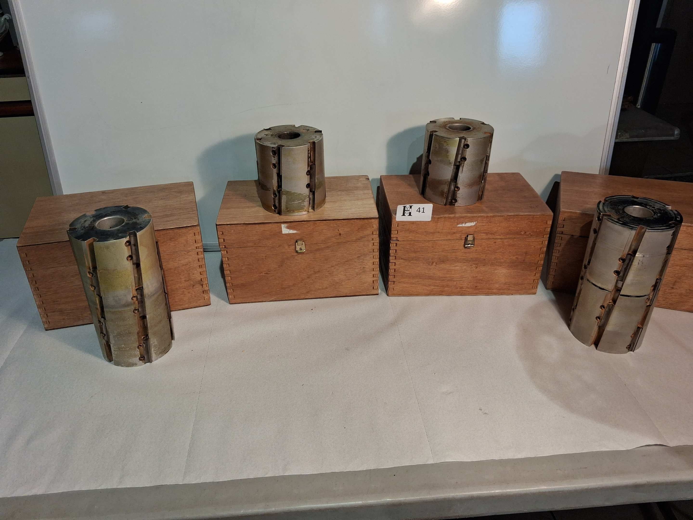 4 porte-outils cylindriques ou têtes de rabotage/moulurière …