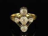 une bague en or et diamants