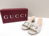 sandales Gucci en cuir blanc avec boucles argentées