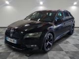 une photo d'une Skoda noire garée dans un garage