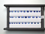 une photo d'une photo d'une vitrine de diamants bleus