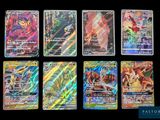 gros plan d'un paquet de cartes pokemon sur une table