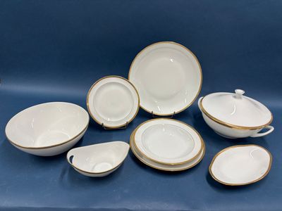 GEORGES BOYER à LIMOGES Partie de service en porcelaine émai…