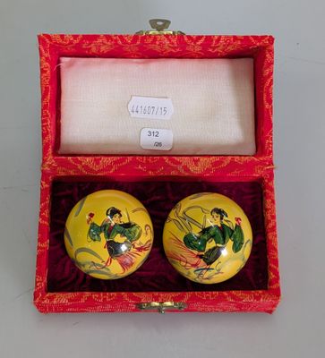 CHINE - Paire de boules anti-stress à motif de femmes dansan…