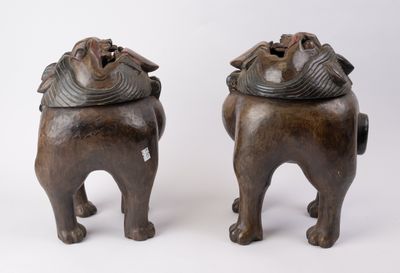 paire d'éléphants asiatiques en bronze sculpté, avec des défenses sur le dos
