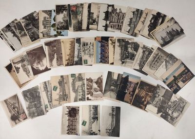 plusieurs vieilles photographies en noir et blanc représentant des personnes sur un fond blanc