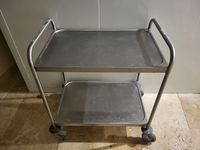 Desserte en inox à deux niveaux et à roulettes