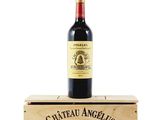 une image représentant une bouteille de vin posée sur une caisse en bois