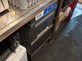 une photo d'un plan de travail de cuisine avec un lave-vaisselle et un lave-vaisselle