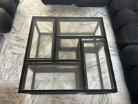 Ensemble de tables basses gigognes emboitables formant une t…