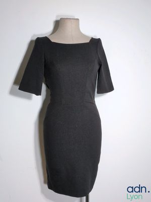 the back of a dress on a mannequin mannequin mannequin mannequin mannequin mannequin mannequin mannequin mann