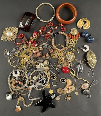 a pile of jewelry that is on a table