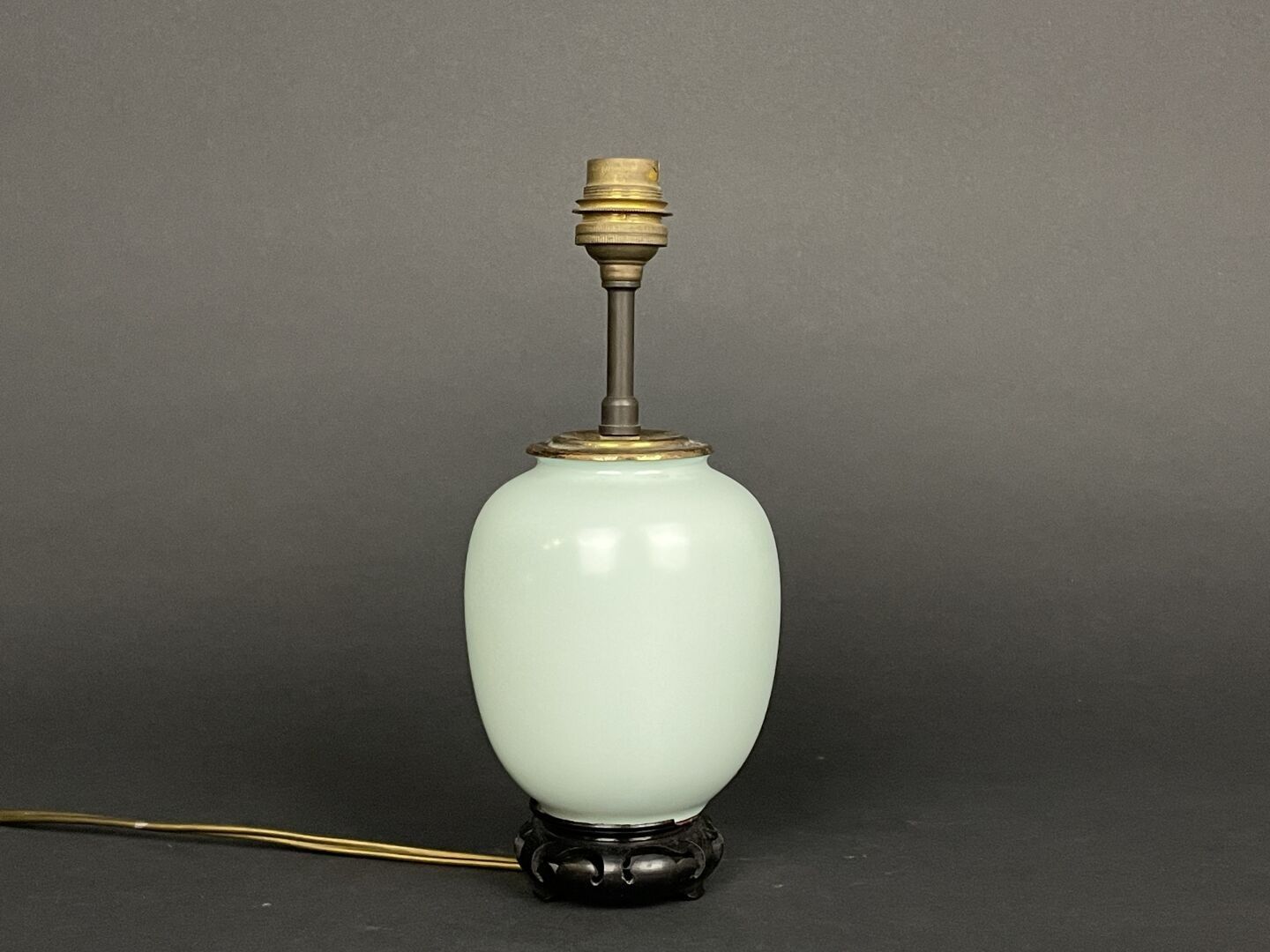 Lampe en porcelaine céladon.