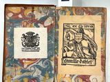un vieux livre avec l'image d'un homme sur un cheval