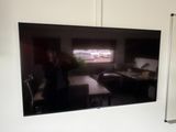 une photo d'un téléviseur à écran plat accroché au mur