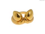 une image représentant une bague en or ornée d'un nœud