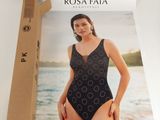 une boîte sur laquelle figure l'image d'une femme en maillot de bain