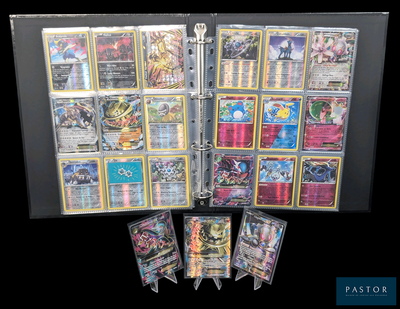 une photo d'une collection de cartes Pokémon rangées dans un classeur